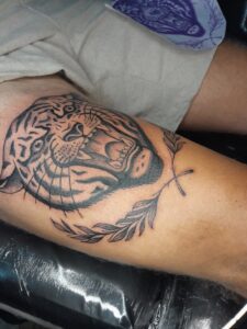 tatuagem masculina tigre old school