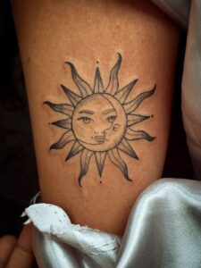 tatuagem sol feminina